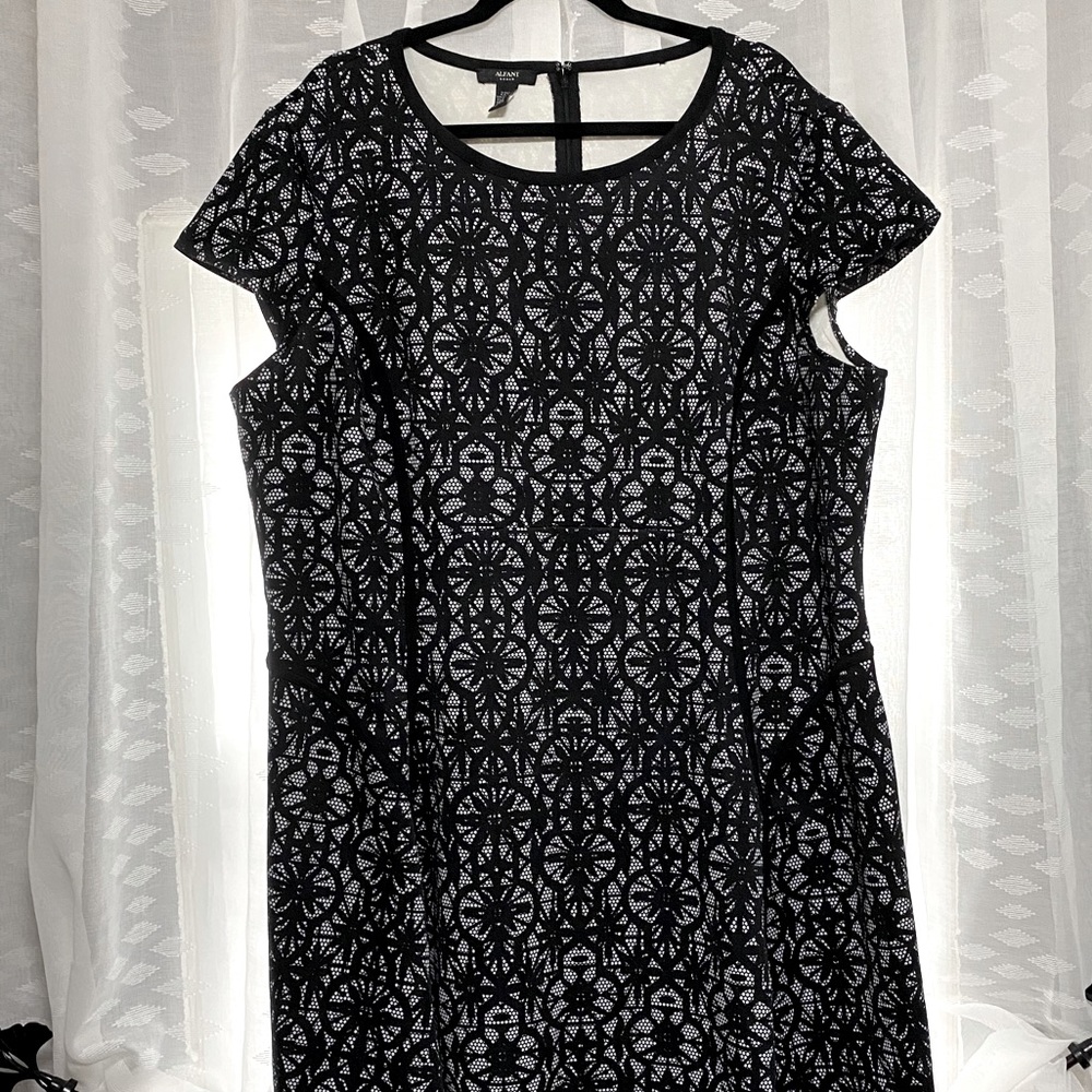 BNWOT Alfani Scuba Knit Seamed Lace Print Dress
